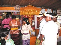 Bali Hochzeit ritual Götter Susu