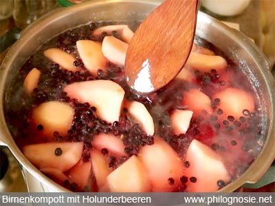 Birnenkompott mit Holunderbeeren