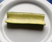 Kalte Platten dekorieren - Gurken garnieren Party Tipp Gurkenboote 2