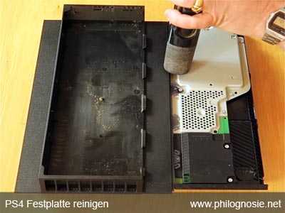 PS4 Festplatte reinigen ausbauen