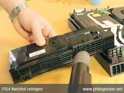PS4 Netzteil reinigen