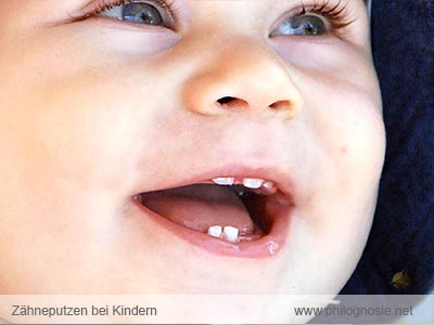 Zahnpflege Zähneputzen Baby Kleinkind Kinder