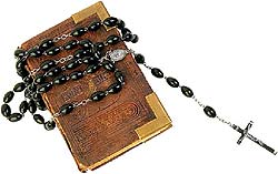bibel mit rosenkranz