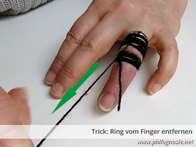 Ring vom Finger entfernen abziehen