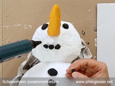 Schneemann Deko kleben