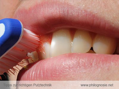Zahnpflege durch Zähneputzen