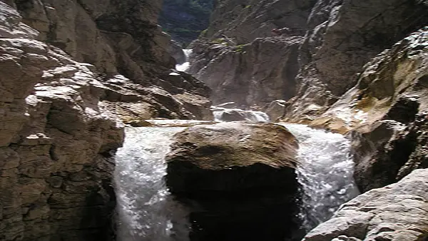 Wassersorten Quellwasser