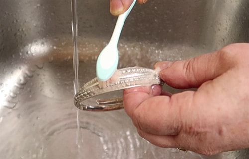 Silber polieren Hausmittel Zahnpasta Test gut