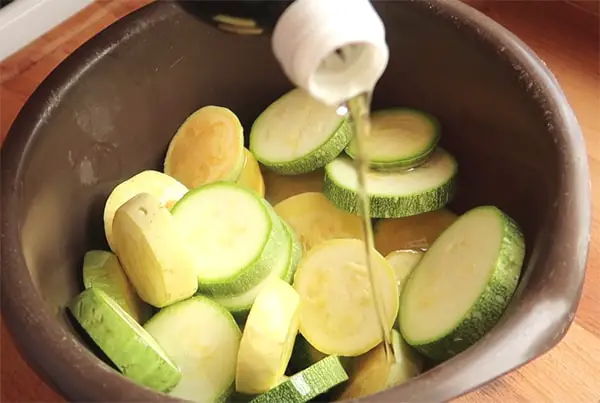 Zucchinitaler Rezept Zubereitung Sonneblumenöl