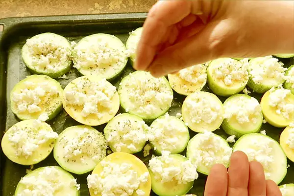 Rezept Zucchini mit Kräutern würzen