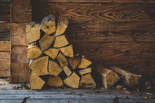 Holz in Innenräumen Haus lagern