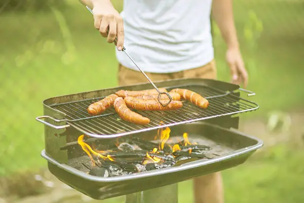 Freizeit Tipp Grillen im Freien bei schönem Wetter