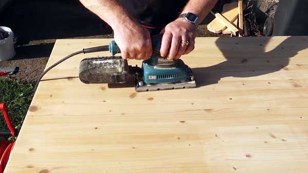 Holz für 2 Personen Schreibtisch schleifen