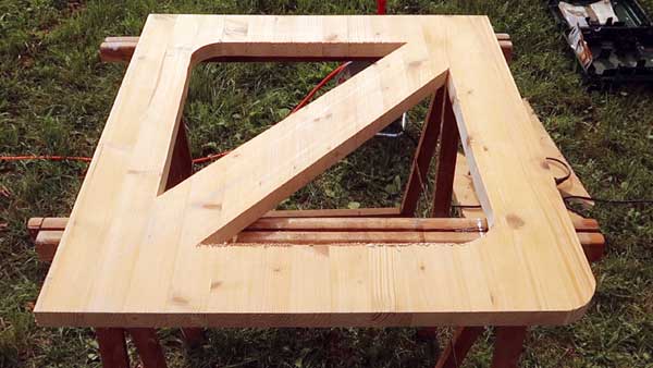 Design Tischbein links
