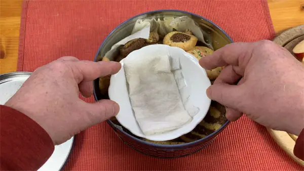 trockenes Gebäck Lebkuchen mit Wasserschale wieder weich bekommen