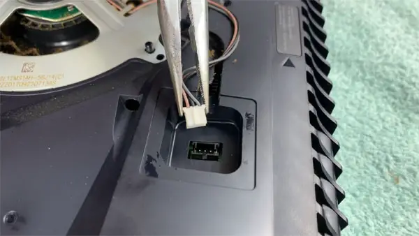 Stromkabel Lüfter PS5 abziehen