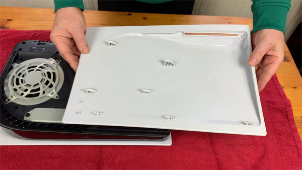 PS5 zum Lüftertausch öffnen