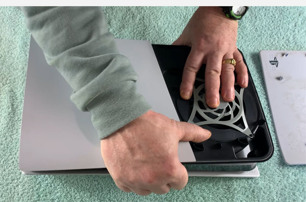 PS5 Slim Deckel öffnen