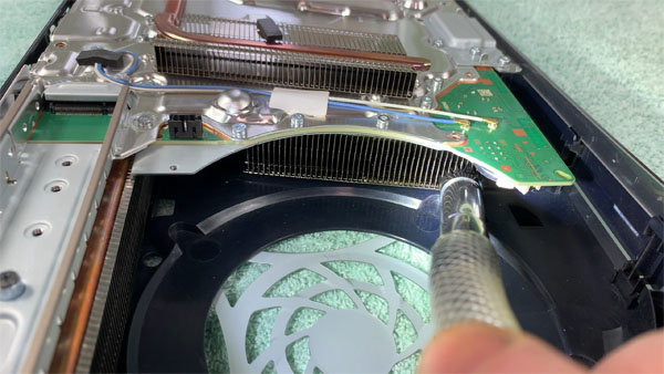 Ps5 Slim Kühler innen reinigen
